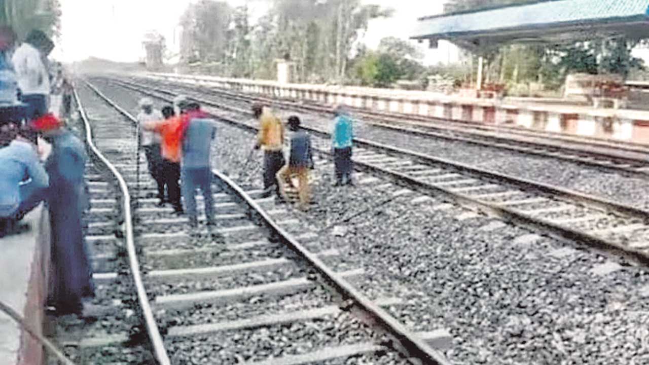 Summer Effect |  లక్నో సమీపంలో ఎండ వేడిమికి కరిగిన రైలు పట్టాలు.. నీలాంచల్‌ ఎక్స్‌ప్రెస్‌కు తృటిలో తప్పిన పెను ప్రమాదం