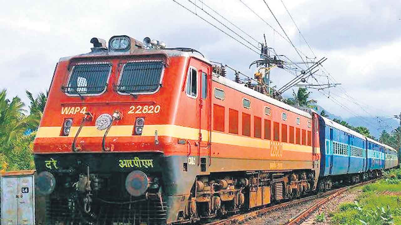 SCR Special Trains | రైల్వే ప్రయాణికులకు గుడ్‌న్యూస్‌.. తెలుగు రాష్ట్రాల మధ్య స్పెషల్‌ ట్రైన్స్‌ నడుపనున్న దక్షిణ మధ్య రైల్వే..!