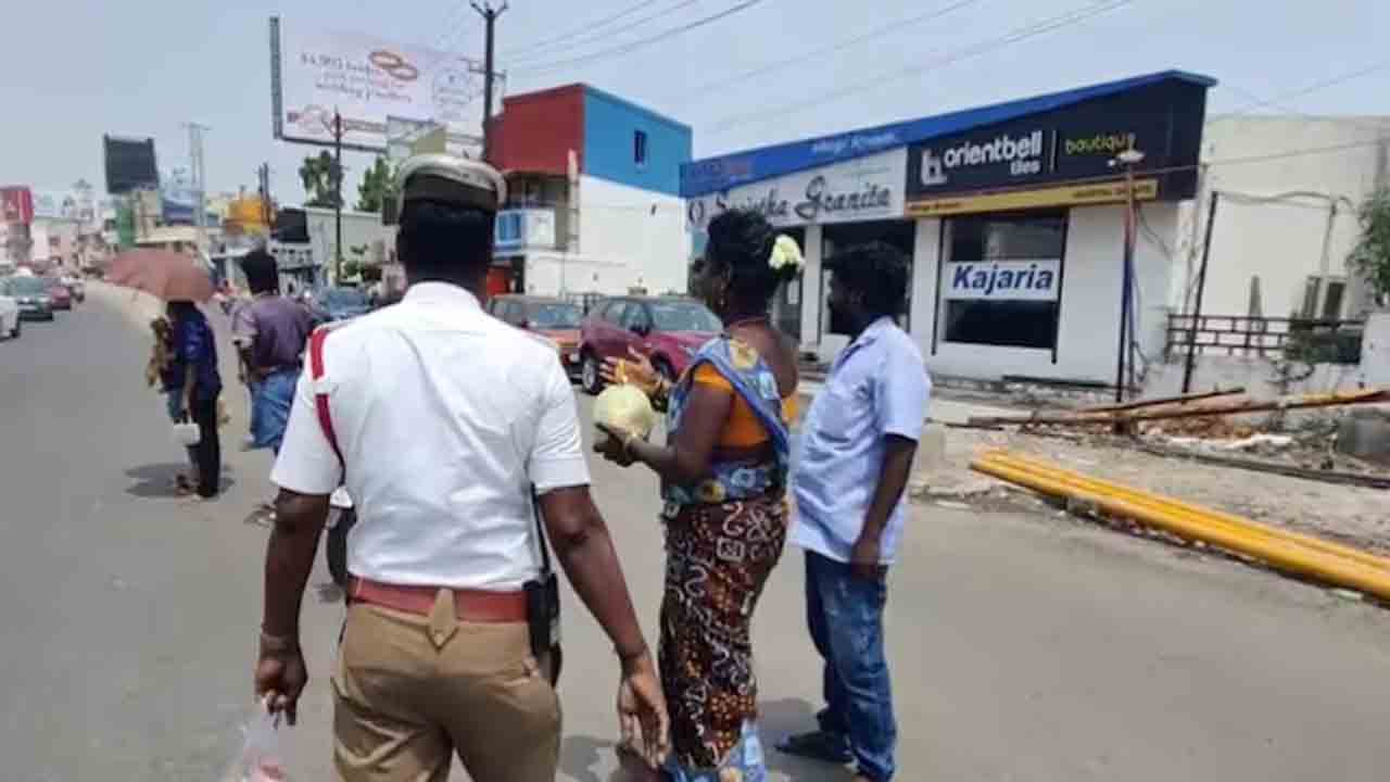 to ward off evil | ప్రమాదాలు జరిగే రోడ్డుపై హిజ్రాతో పూజలు.. ట్రాఫిక్‌ పోలీస్‌ అధికారిపై చర్యలు