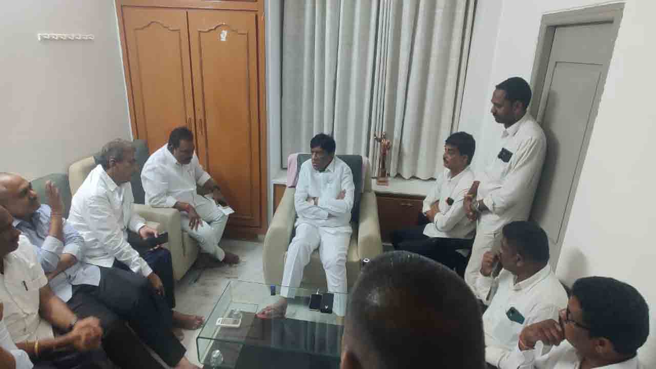 మంత్రి కేటీఆర్‌ పర్యటన విజయవంతం చేయాలి