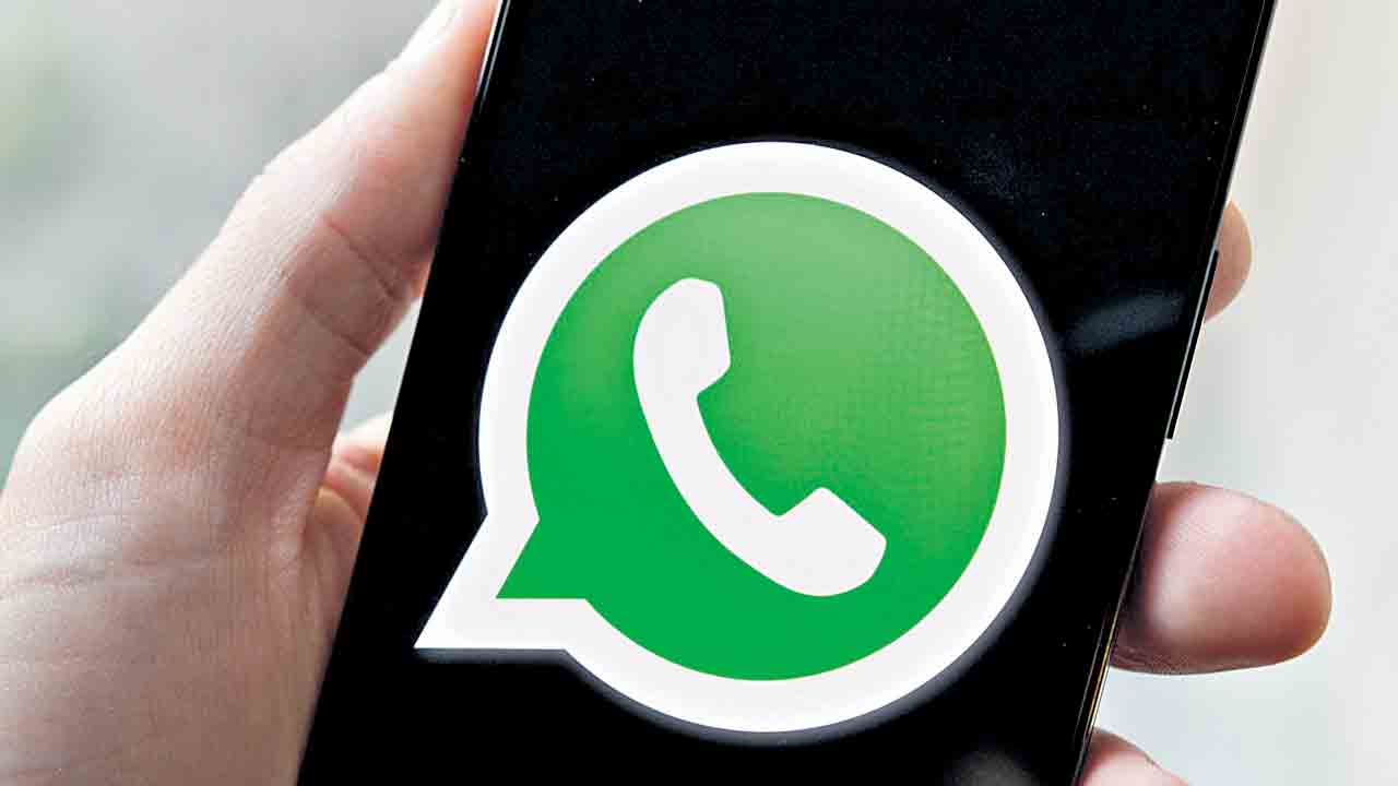 WhatsApp | సింగిల్ క్లిక్ చేస్తే ఒకేసారి వాట్సాప్ రెండు అకౌంట్ల సేవలు.. ఎలాగంటే?!