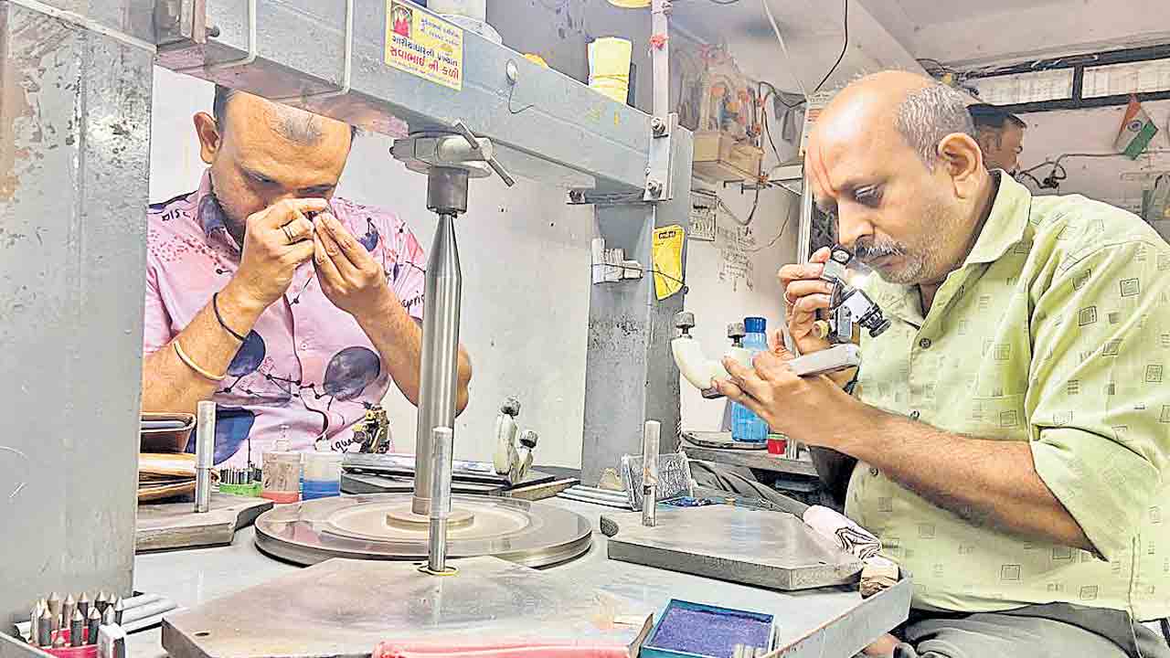 Surat | మోదీజీ.. ఆదుకోండి.. కష్టాల్లో సూరత్‌ డైమండ్‌ వర్కర్లు, పానిపట్‌ నేతన్నలు