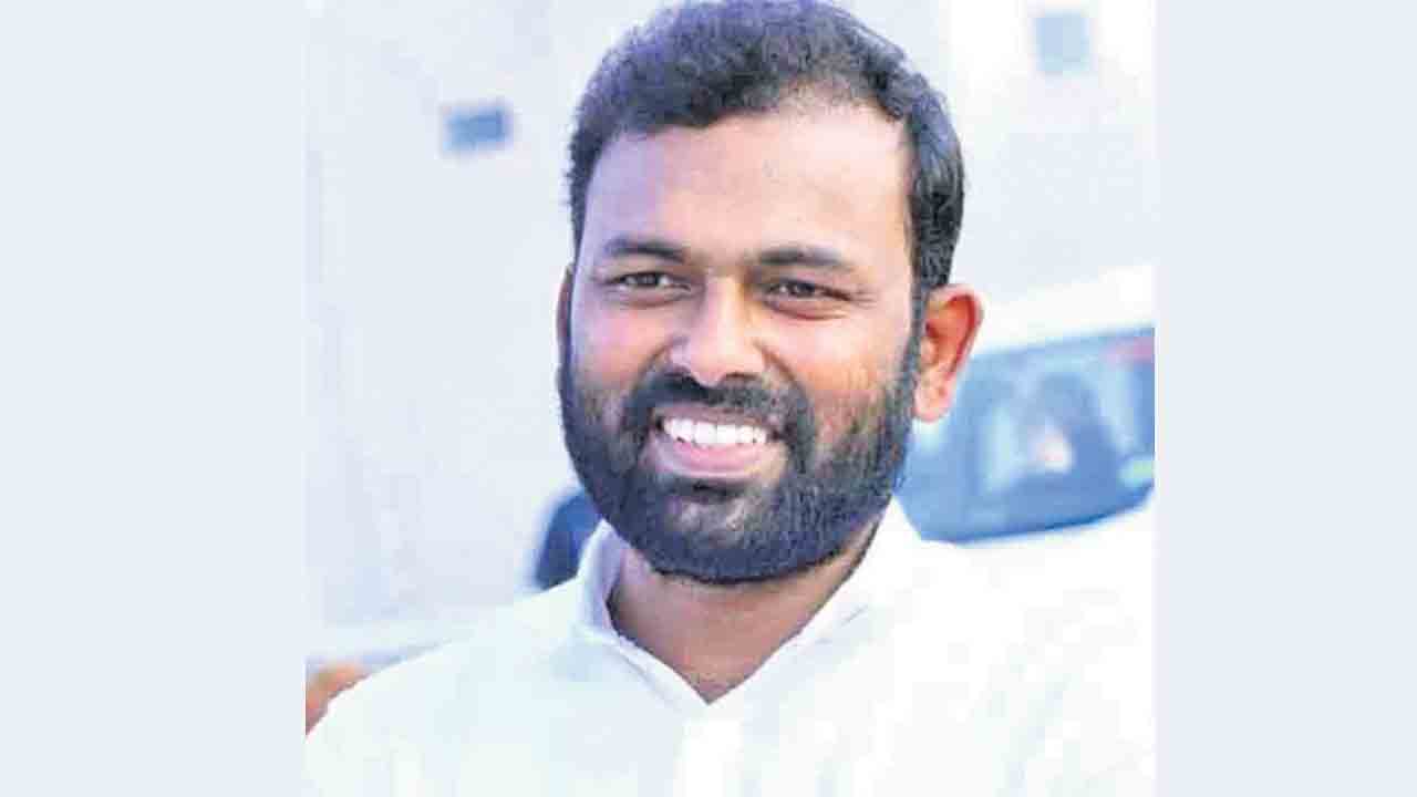 అమరుల కాలిగోటికి రేవంత్‌ సరిపోడు