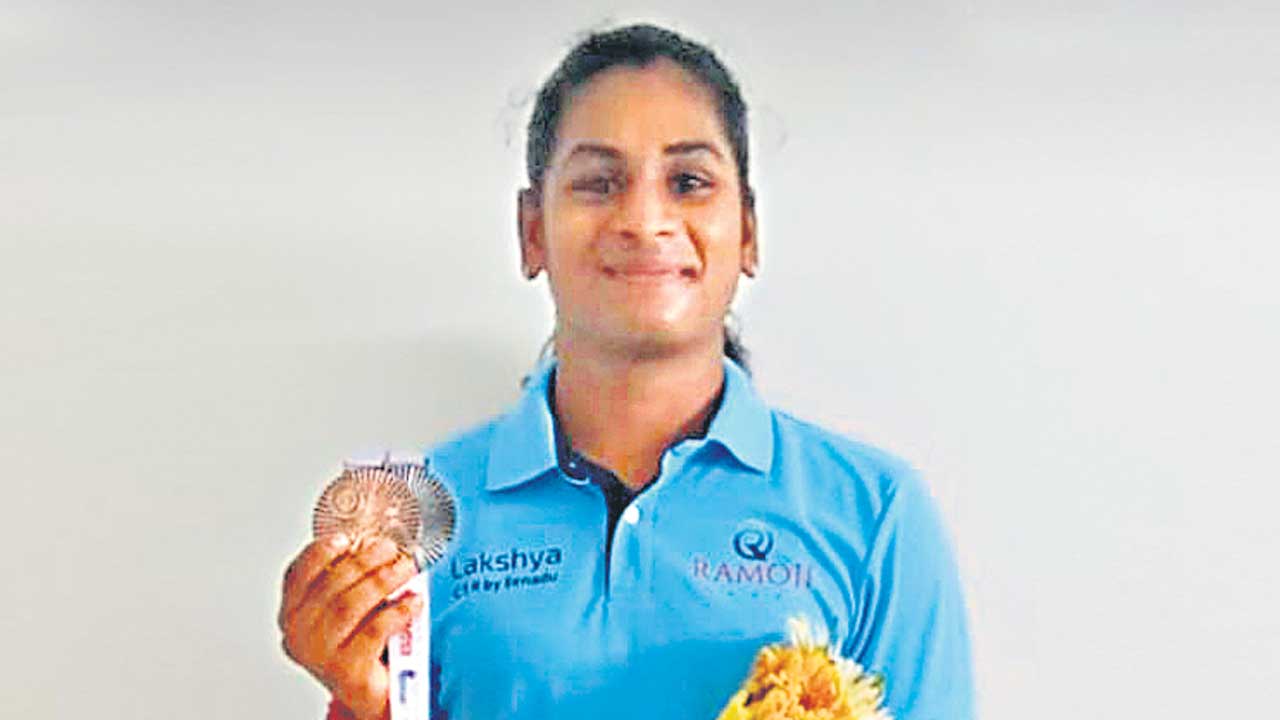 నందినికి కాంస్యం