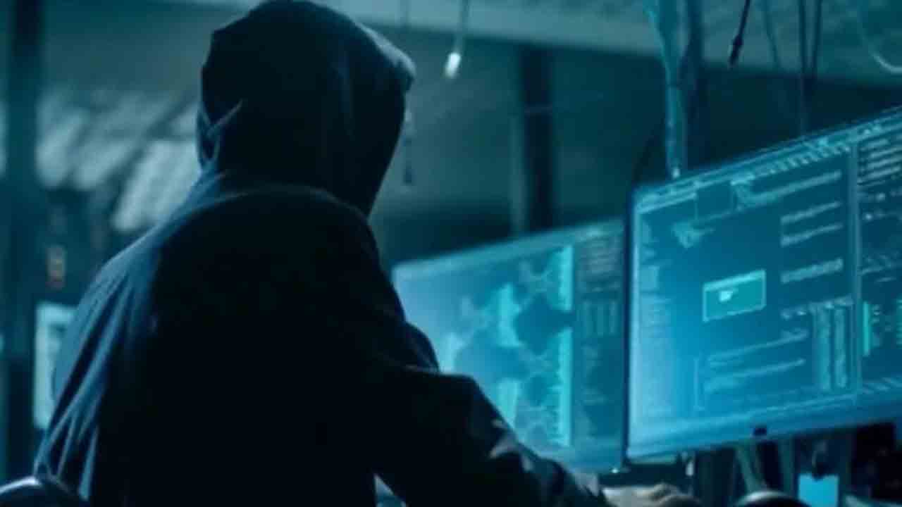 అంతర్జాతీయ సైబర్‌ నేరగాడిగా ప్రజాపతి