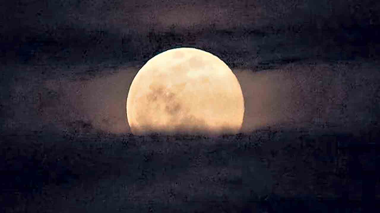 వచ్చే నెలలో రెండు సూపర్‌మూన్‌ల కనువిందు