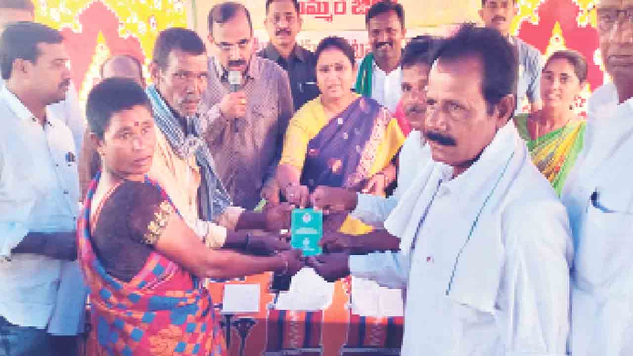 గిరిజ‌నుల పోడు గోస తీరింది