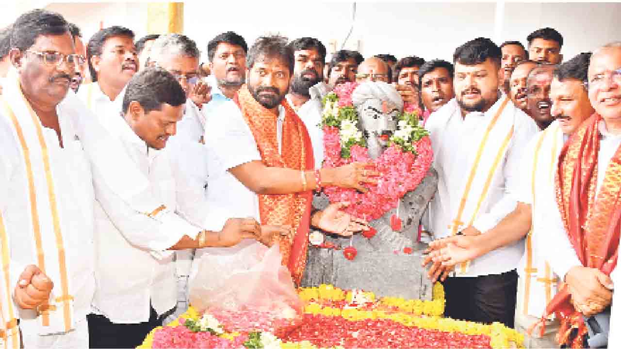 పండుగ సాయన్నకు సముచిత గౌరవం