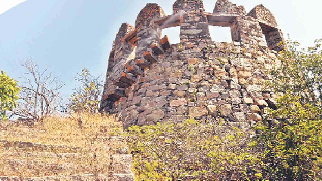 చారిత్రక స్వర్గం పాన్‌గల్‌ దుర్గం