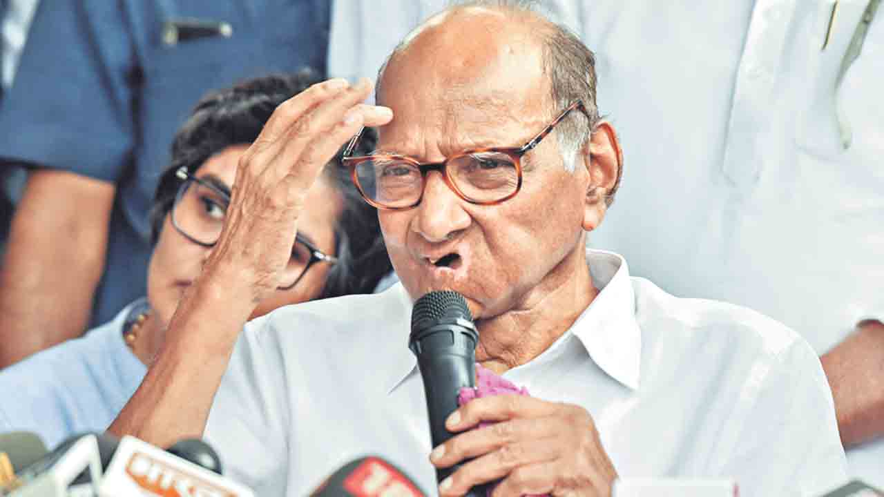 9 మంది ఎమ్మెల్యేల సస్పెన్షన్‌కు ఎన్సీపీ తీర్మానం