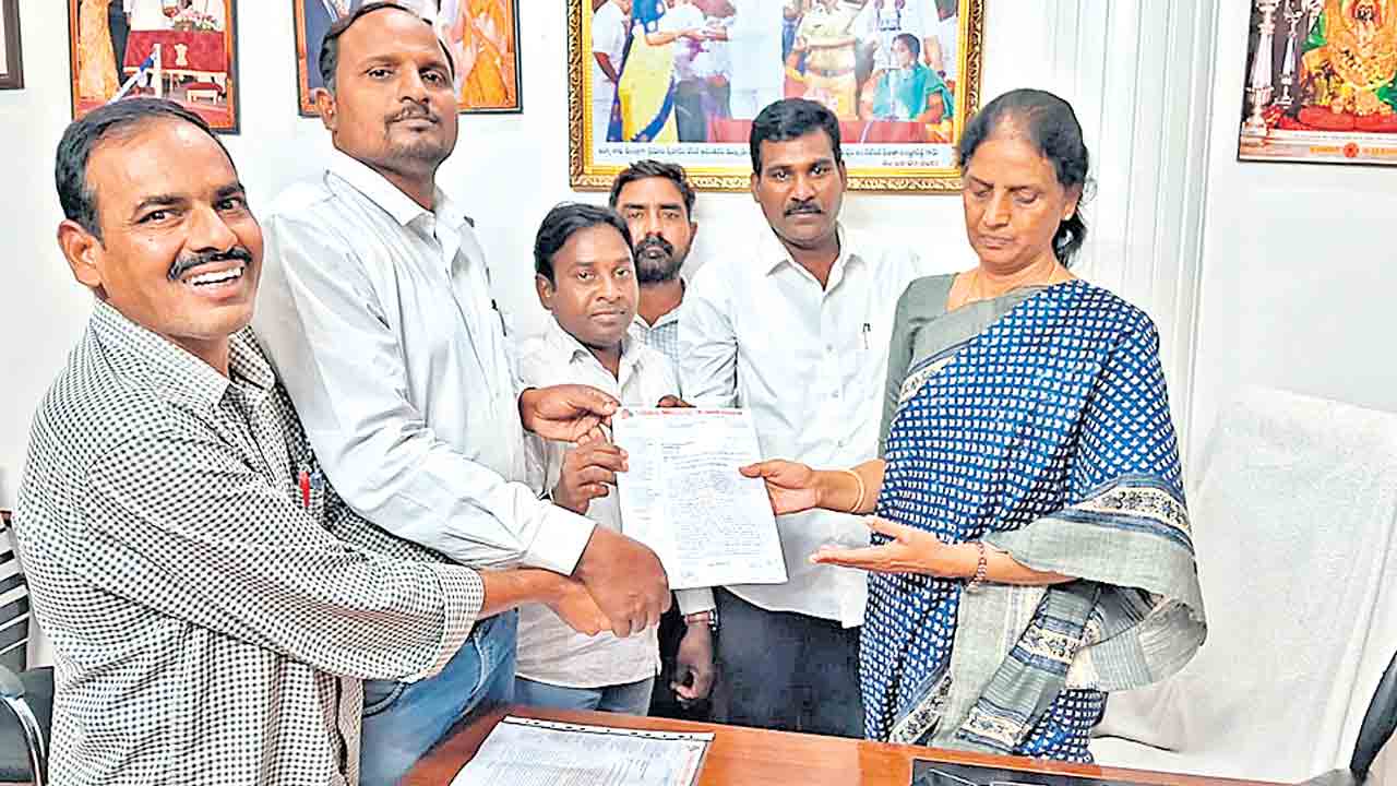 ‘పార్ట్‌టైం అధ్యాపకుల సమస్యలను పరిష్కరించండి’