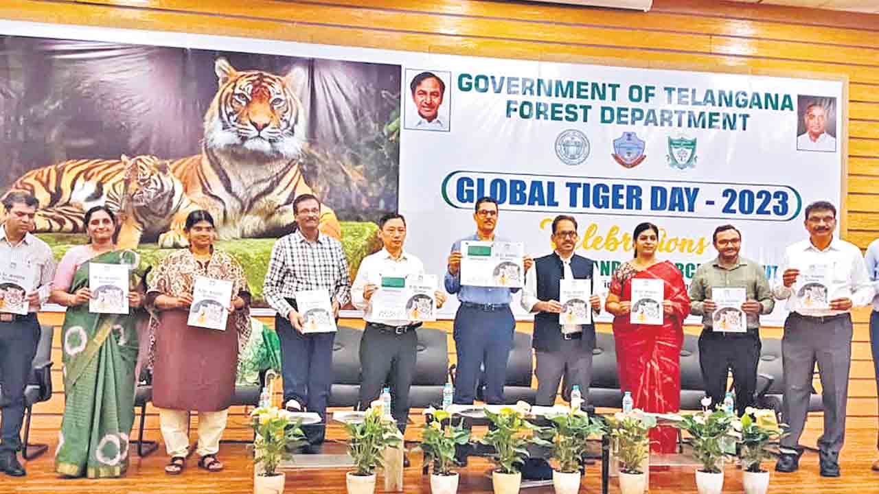 పర్యావరణ రక్షణలో పులులే కీలకం