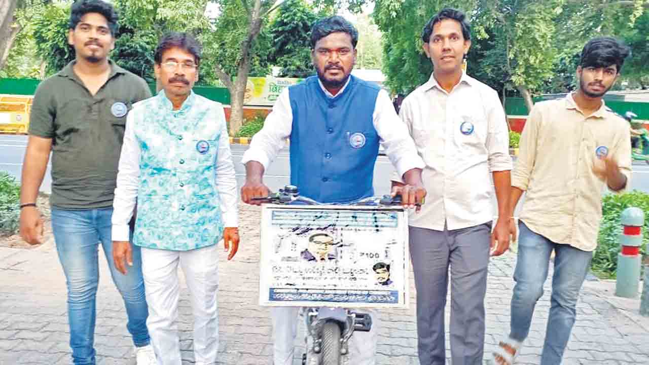 కరెన్సీపై అంబేద్క‌ర్ ఫొటో కోసం సైకిల్‌ యాత్ర