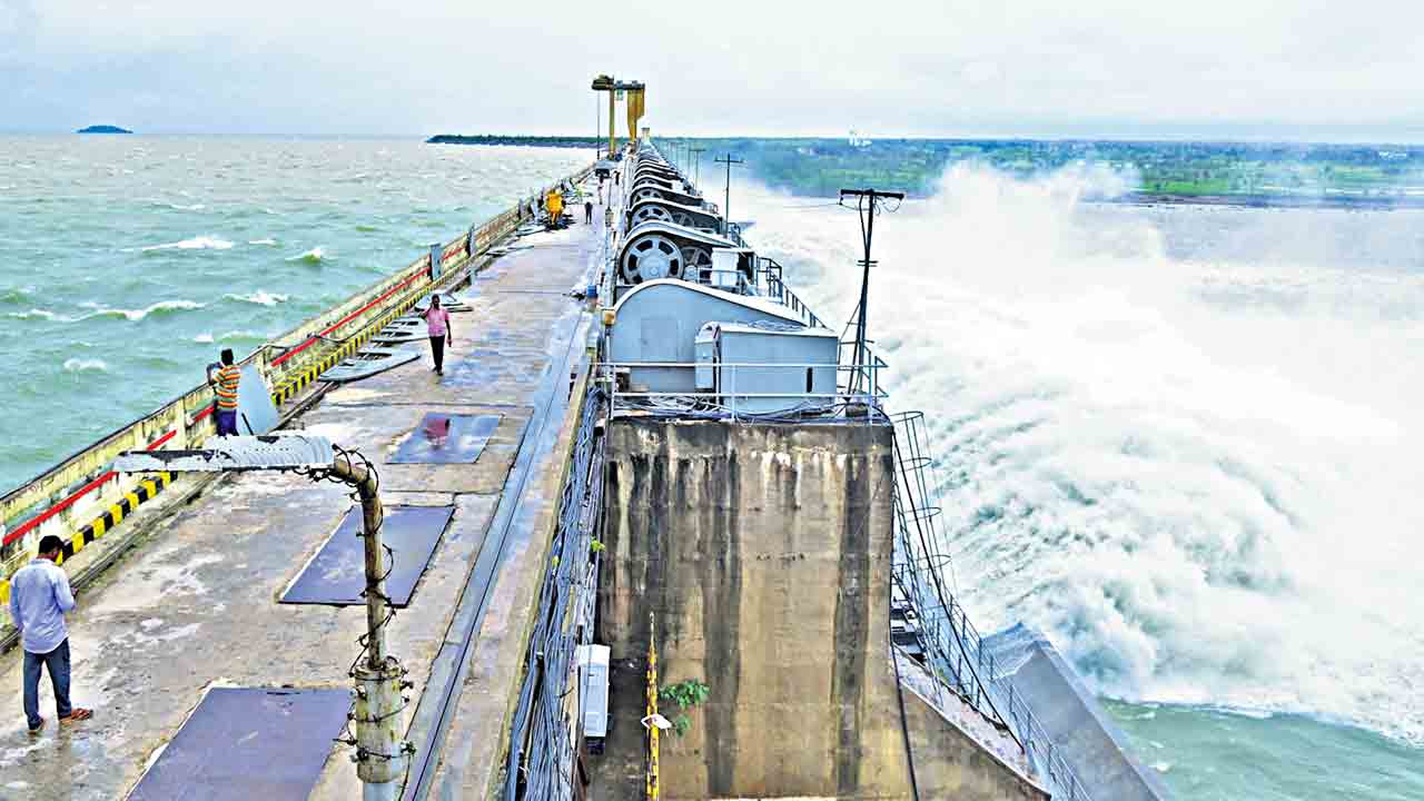 Telangana | మూడ్రోజులు మోస్తరు వానలు.. రేపు ప‌లు జిల్లాల్లో భారీ వ‌ర్షాలు..!