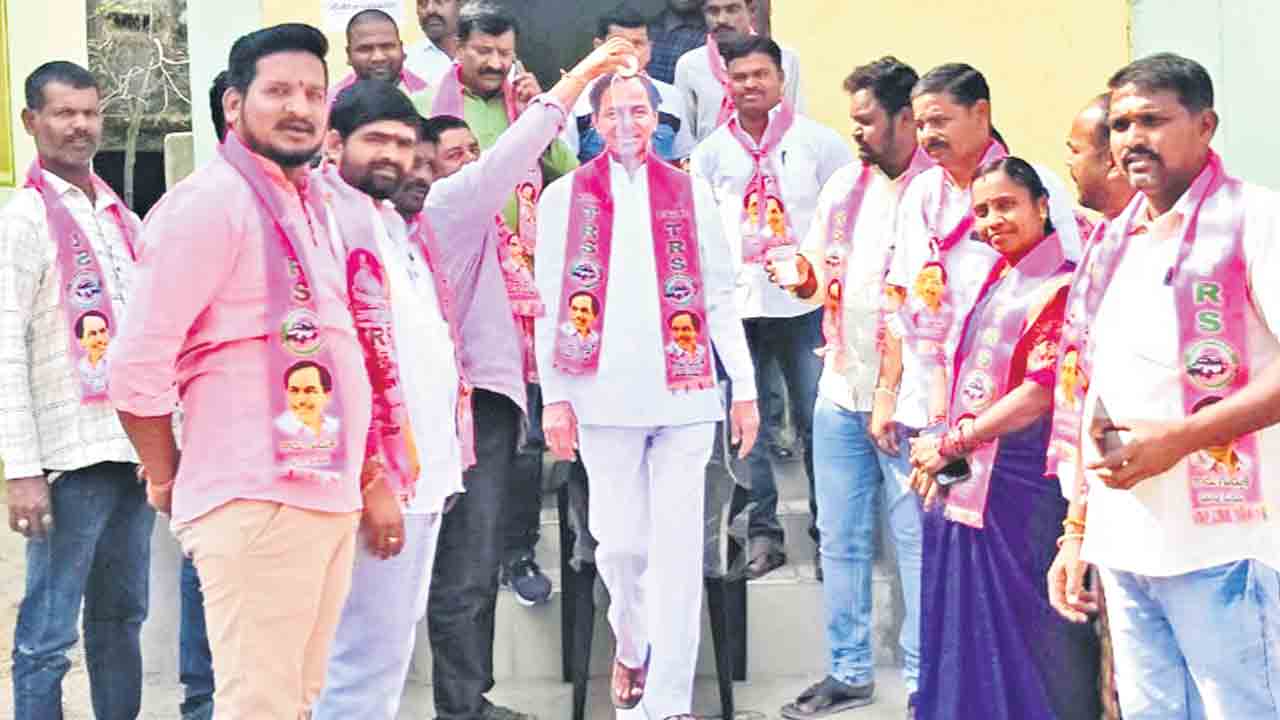 కొలువుల దేవుడు సీఎం కేసీఆర్‌