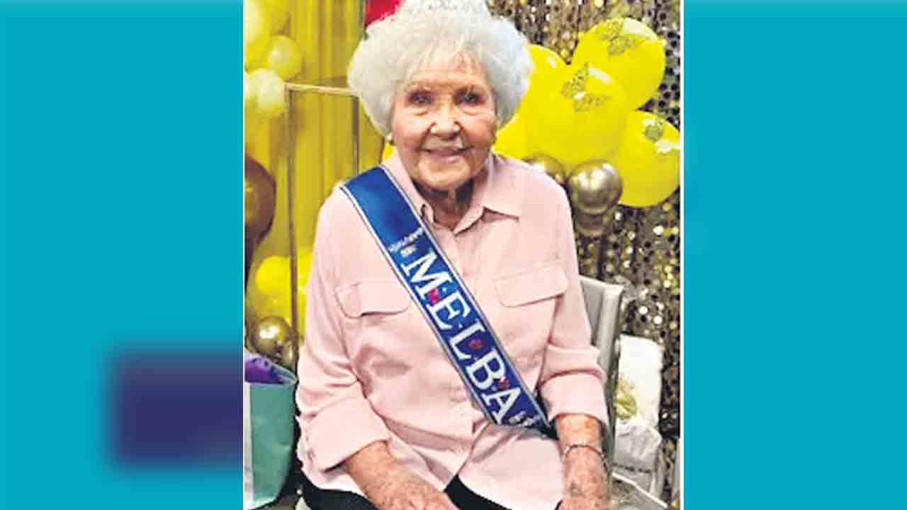 74 ఏండ్లలో ఒక్కరోజు కూడా లీవ్ తీసుకోలేదు.. హ్యాట్సాఫ్ బామ్మ !