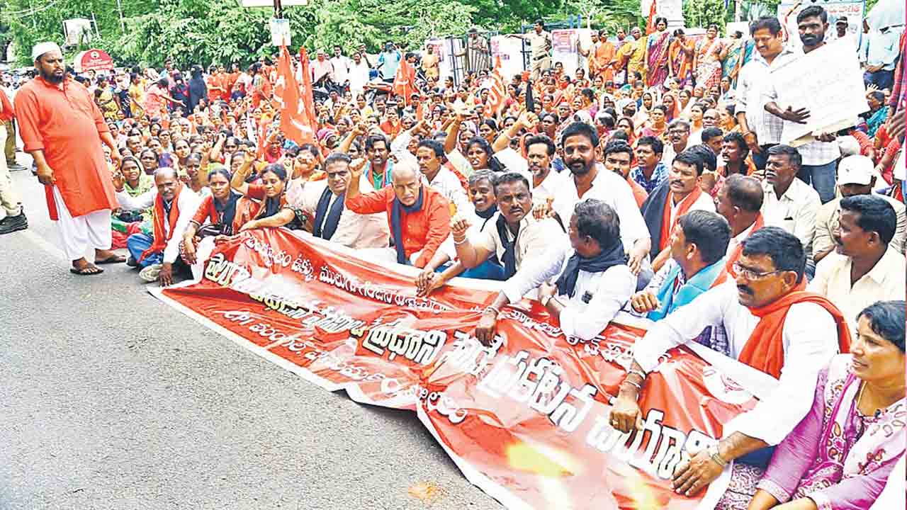 నరేంద్ర మోదీ గోబ్యాక్‌.. విభజన హామీ నెరవేర్చకుండా రావొద్దు.. హనుమకొండలో సీపీఐ ధర్నా