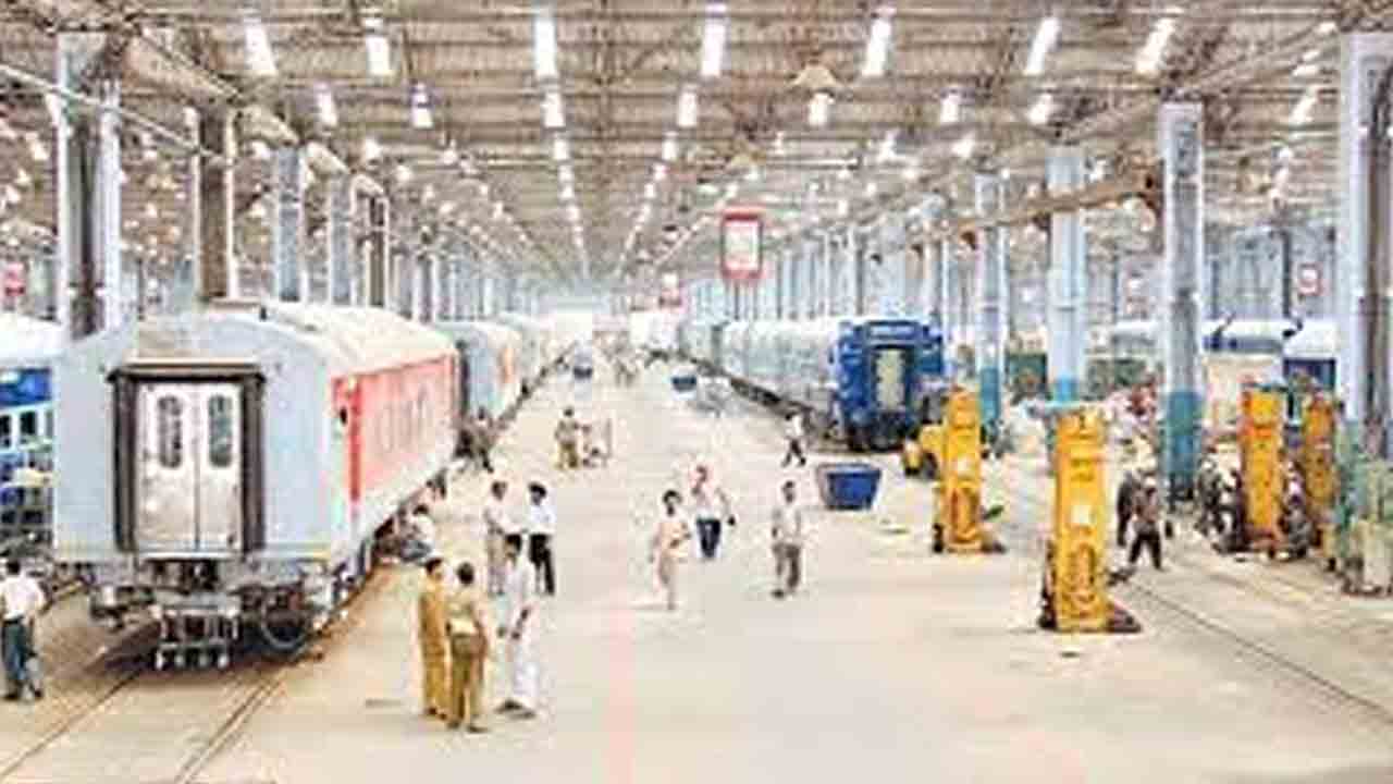 మా కోచ్‌ ఫ్యాక్టరీ మాగ్గావాలె… 40 ఏండ్ల మా పోరాటాన్ని చులకన చేస్తారా..? కేంద్రంపై భగ్గుమంటున్నయువత