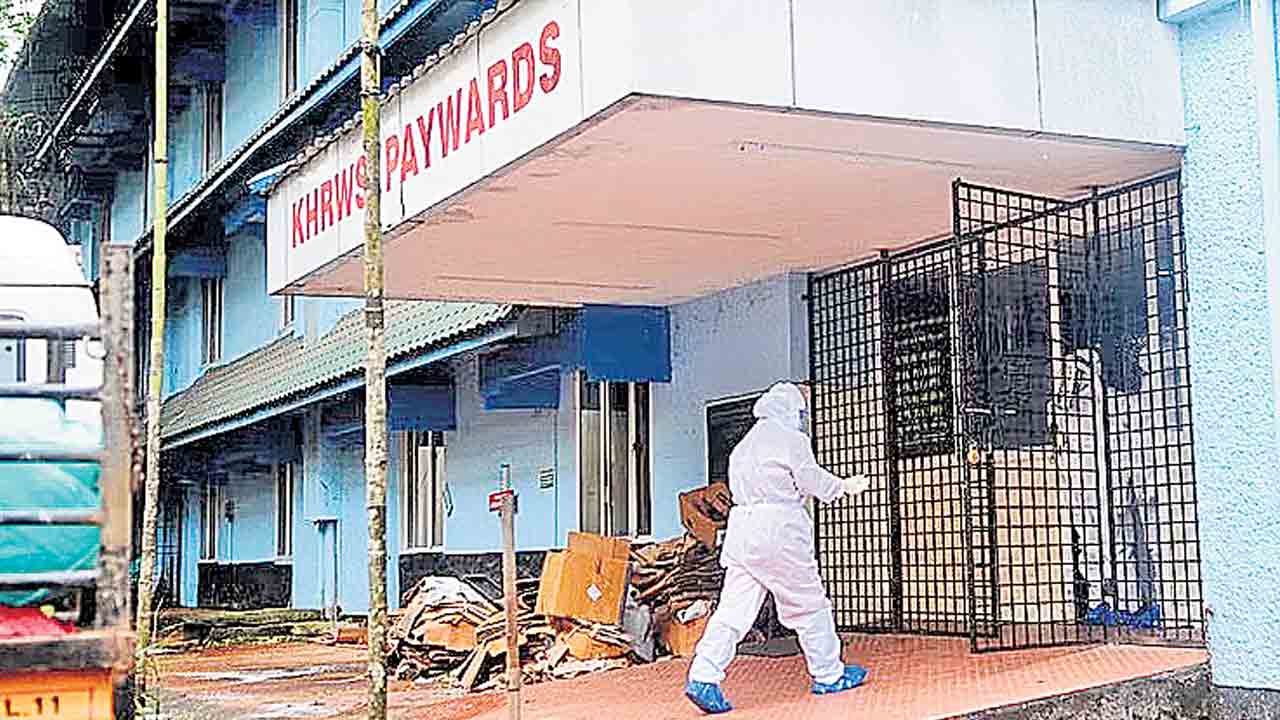 కలుషిత నదిలో ఈదిన కేరళ బాలుడి మృతి