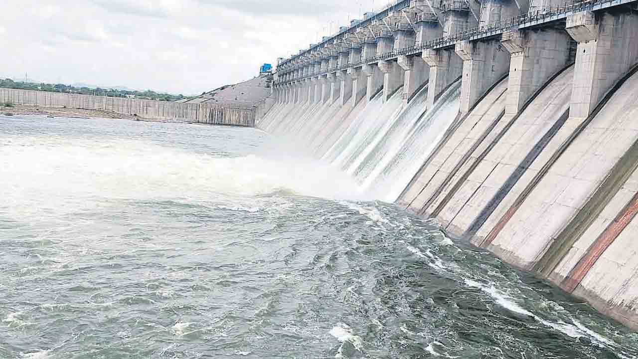 నలుదిశలా కాళేశ్వర ధార