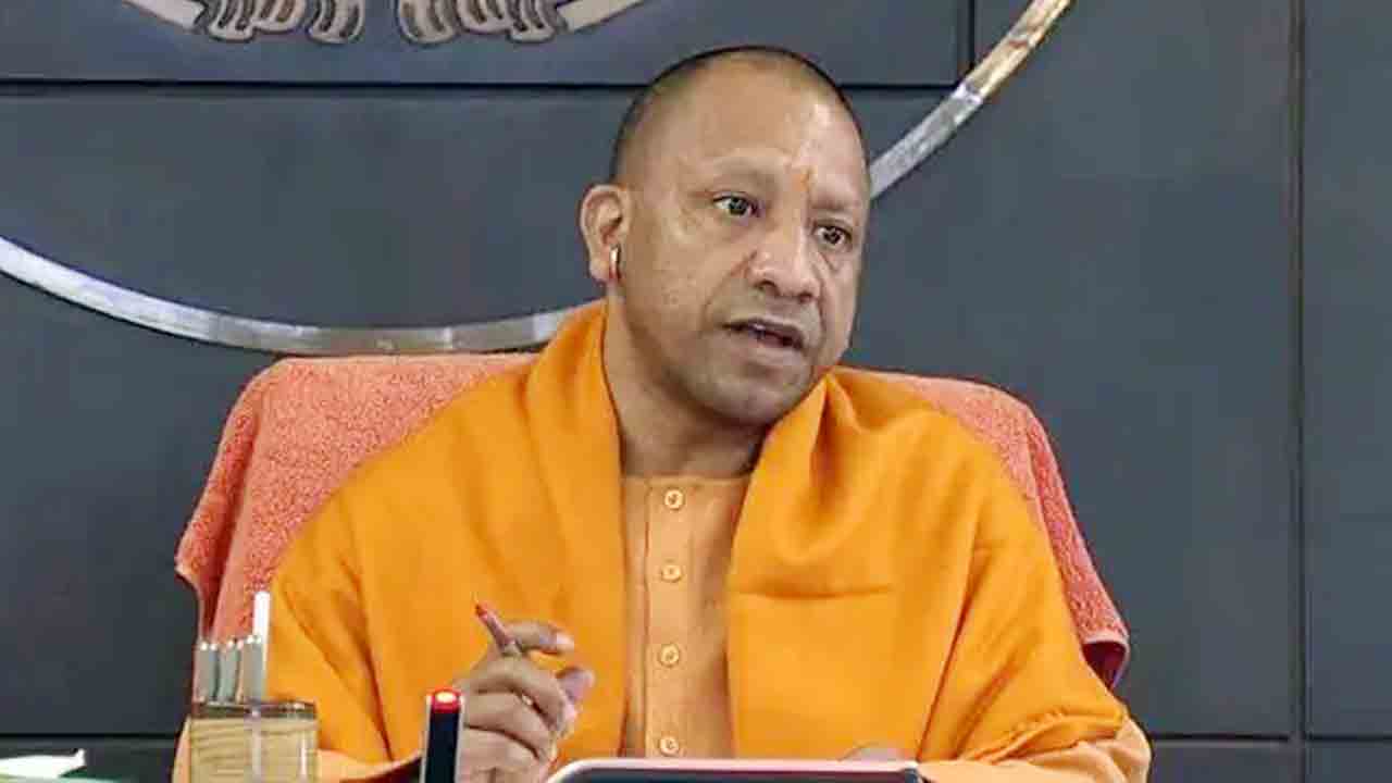 యోగి ఇదేదంయ్యా… యూపీలో ఏడాదిగా టీచర్లకు జీతాల్లేవ్.. నిరాహార దీక్షలు చేస్తున్నా పట్టించురా?