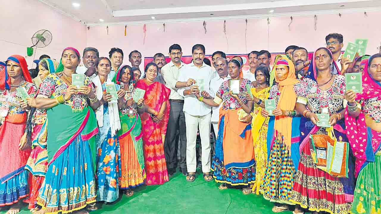 నాలుగులక్షల ఎకరాలకు పోడు పట్టాలు