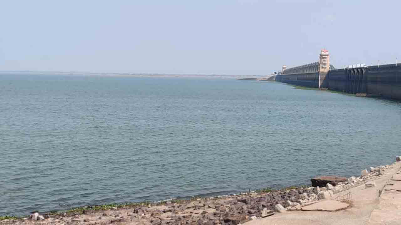 వరద మొదలైంది..