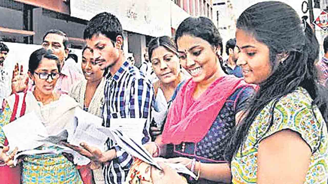36% రెసిడెన్షియల్ డిగ్రీ కాలేజీలే