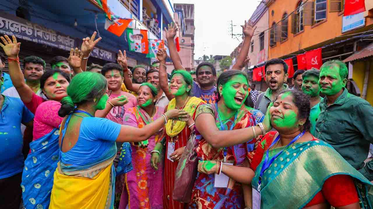 బెంగాల్‌ పంచాయతీ ఎన్నికల్లో టీఎంసీ స్వీప్‌