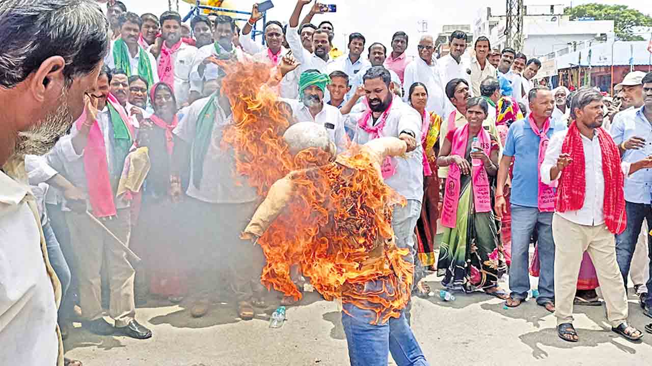రేవంత్‌రెడ్డి వ్యాఖ్యలపై ఆరని రైతుల నిరసన జ్వాల