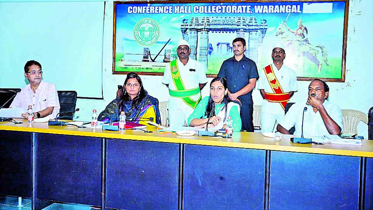 హరితహారం లక్ష్యాన్ని పూర్తి చేయాలి