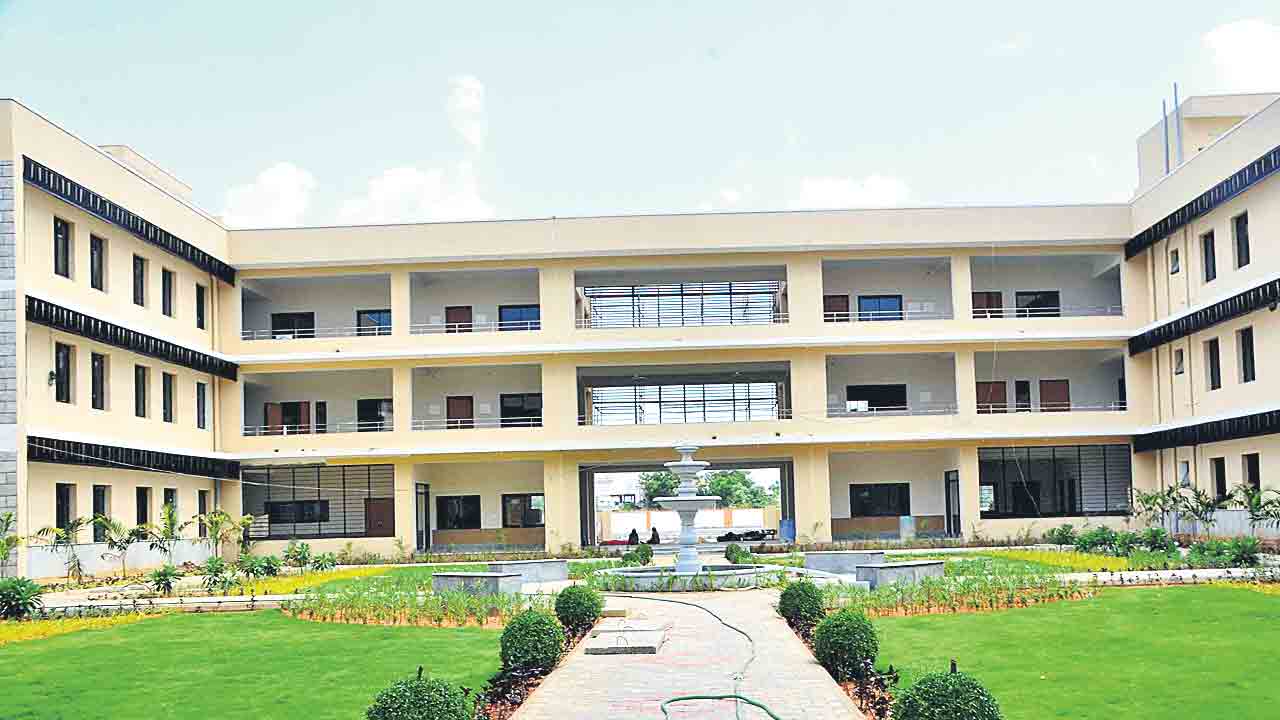 Telangana | మూడు కలెక్టరేట్లు రెడీ.. నెలాఖరున రెండు, వచ్చేనెలలో ఒకటి ప్రారంభం