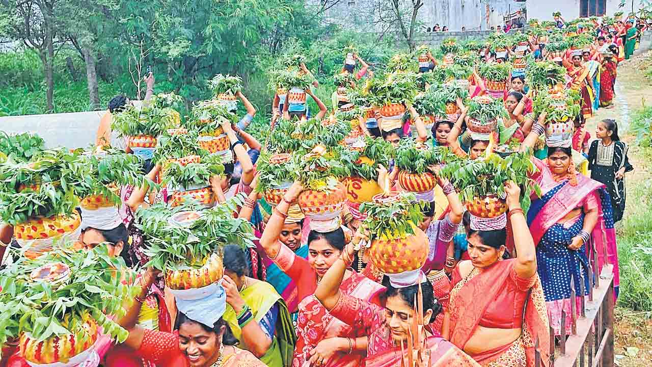 అమ్మకు బోనం.. ఆనంద పర్వం