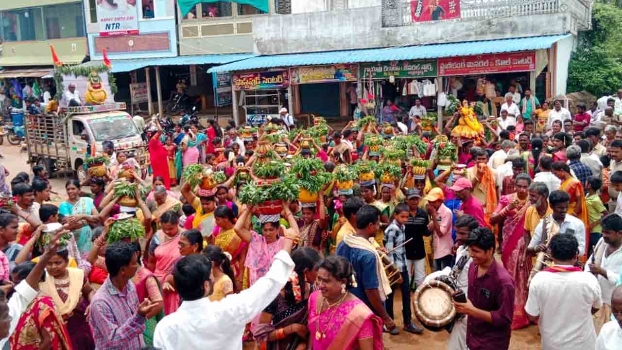 బోన మెత్తినం ప్రణమిల్లి..