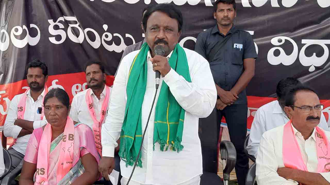 సమైక్య పాలనలో.. నెర్రెలు బారిన నేలలు చూశాం