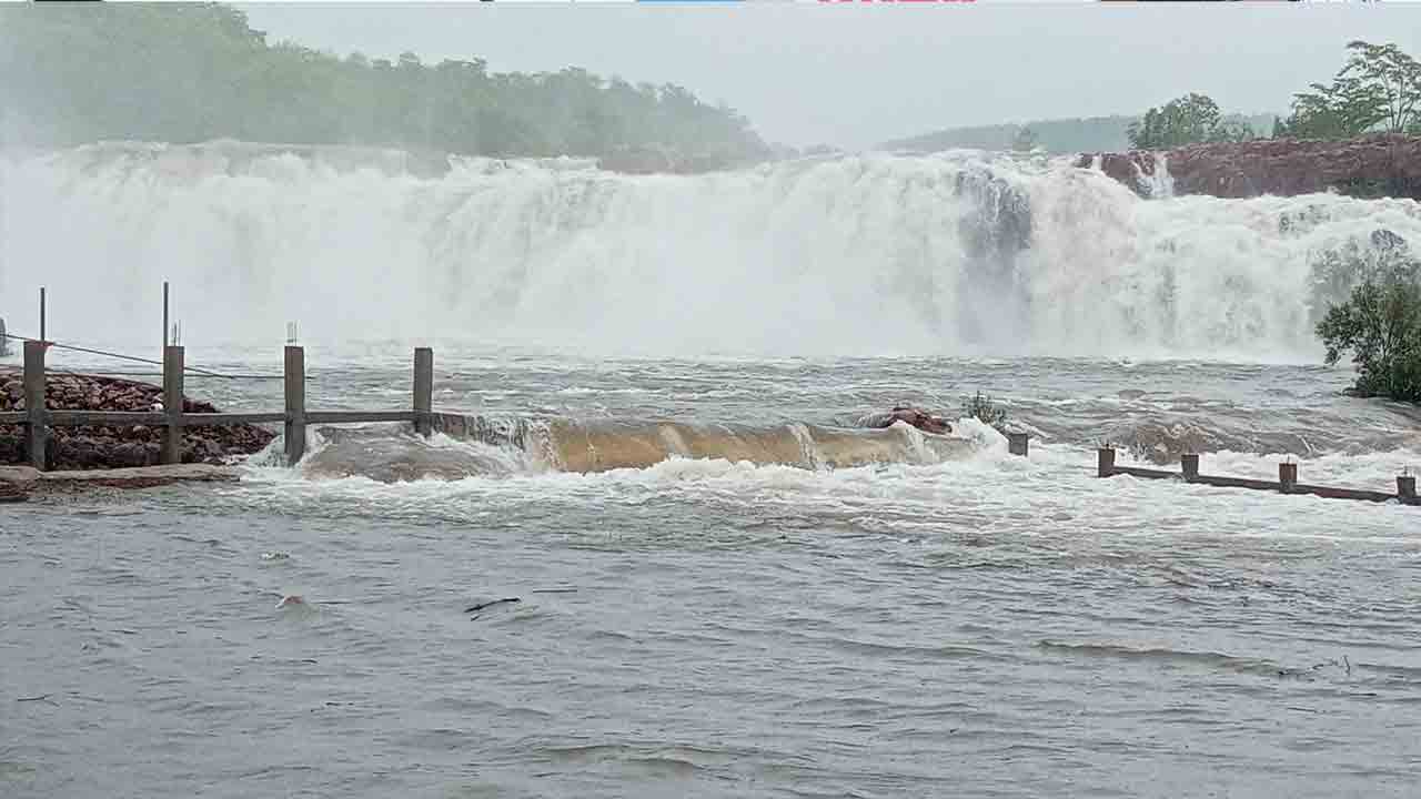 ఇటు వాన అటు వరద