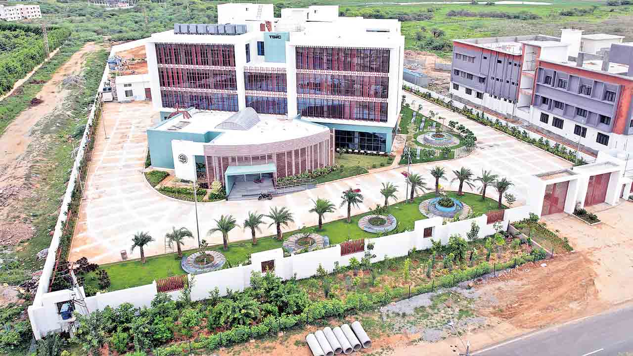 ఇందూర్‌కు ఐటీ సొబగులు