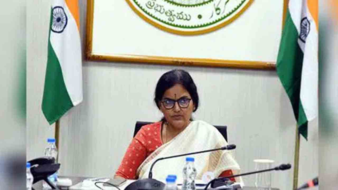 గ్రామానికో వీఆర్‌ఏను కొనసాగించాలి