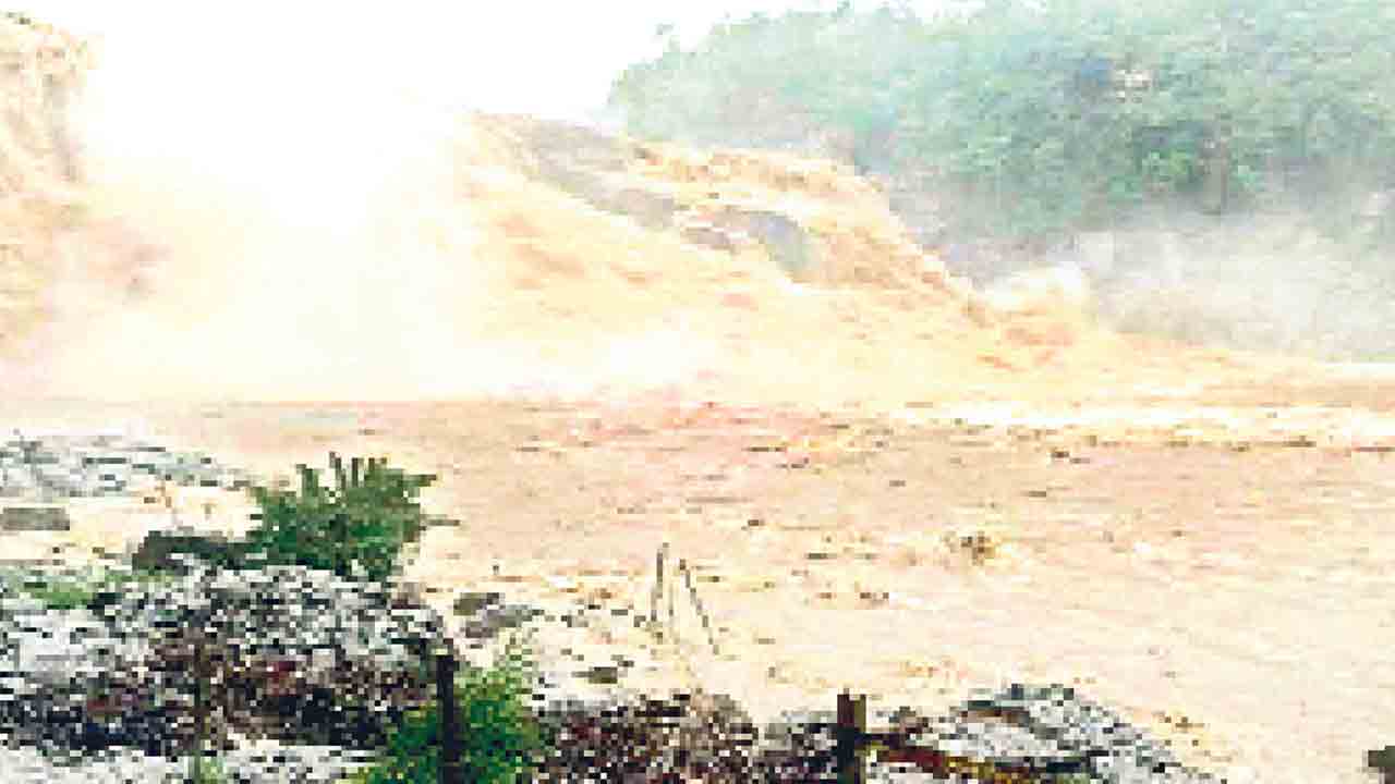 వదలని వాన..