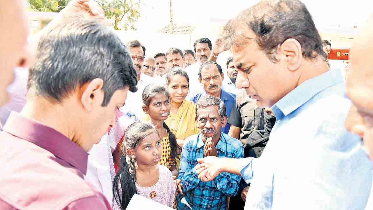 మాటిచ్చి.. నిలుపుకొని..