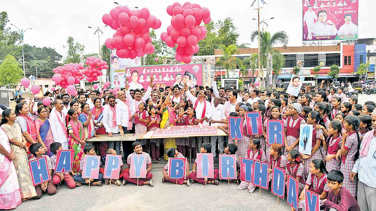Minister KTR |  ఘనంగా కేటీఆర్ బర్త్డే వేడుకలు.. మంత్రి పిలుపుతో గిఫ్ట్ ఏ స్మైల్ కింద సామాజిక సేవ, దాతృత్వ కార్యక్రమాలు