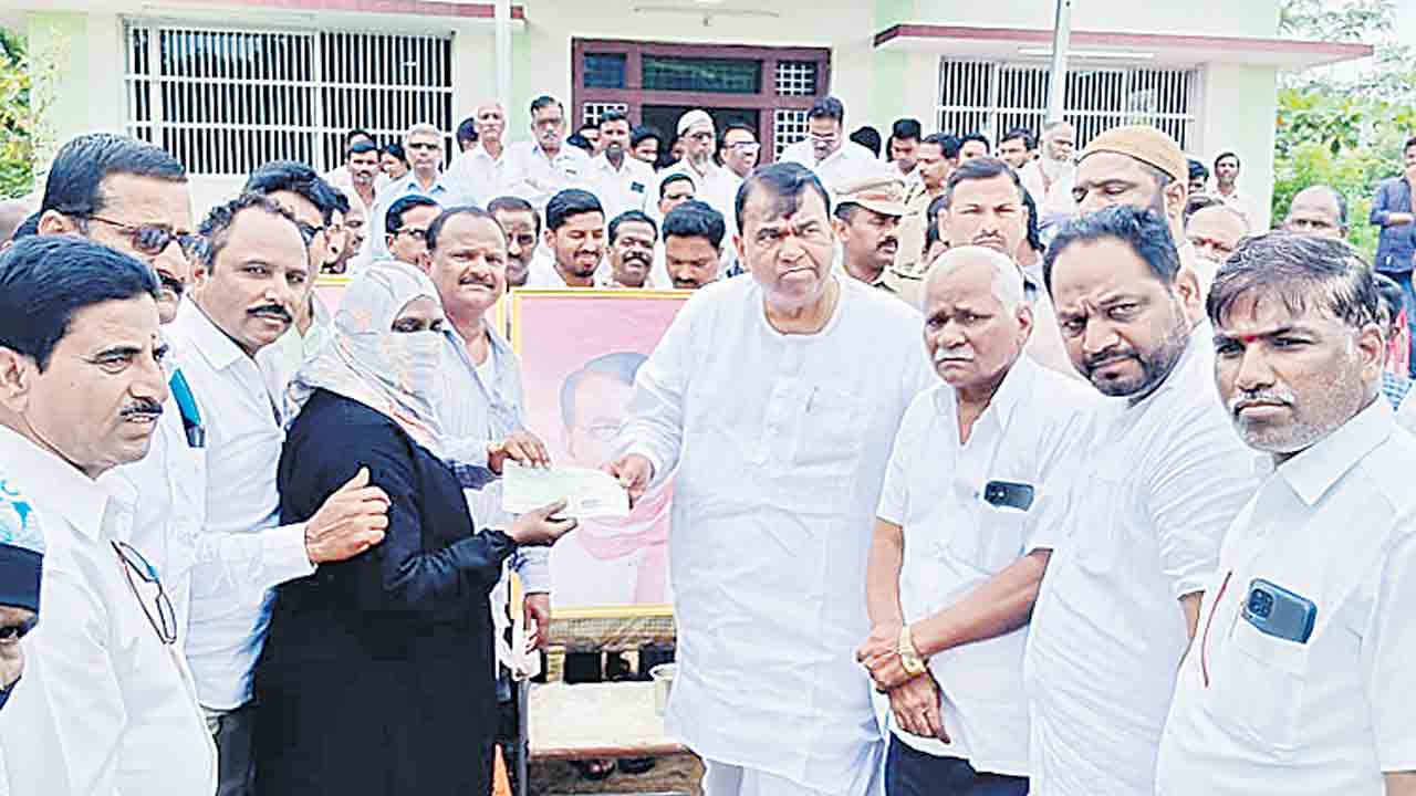 అభివృద్ధి పనులు ప్రారంభించాలి