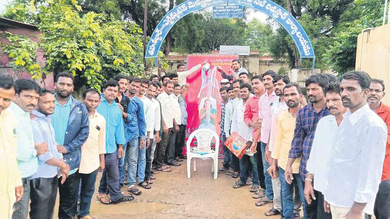 కామ్‌దార్ ఇక రెగ్యుల‌ర్‌