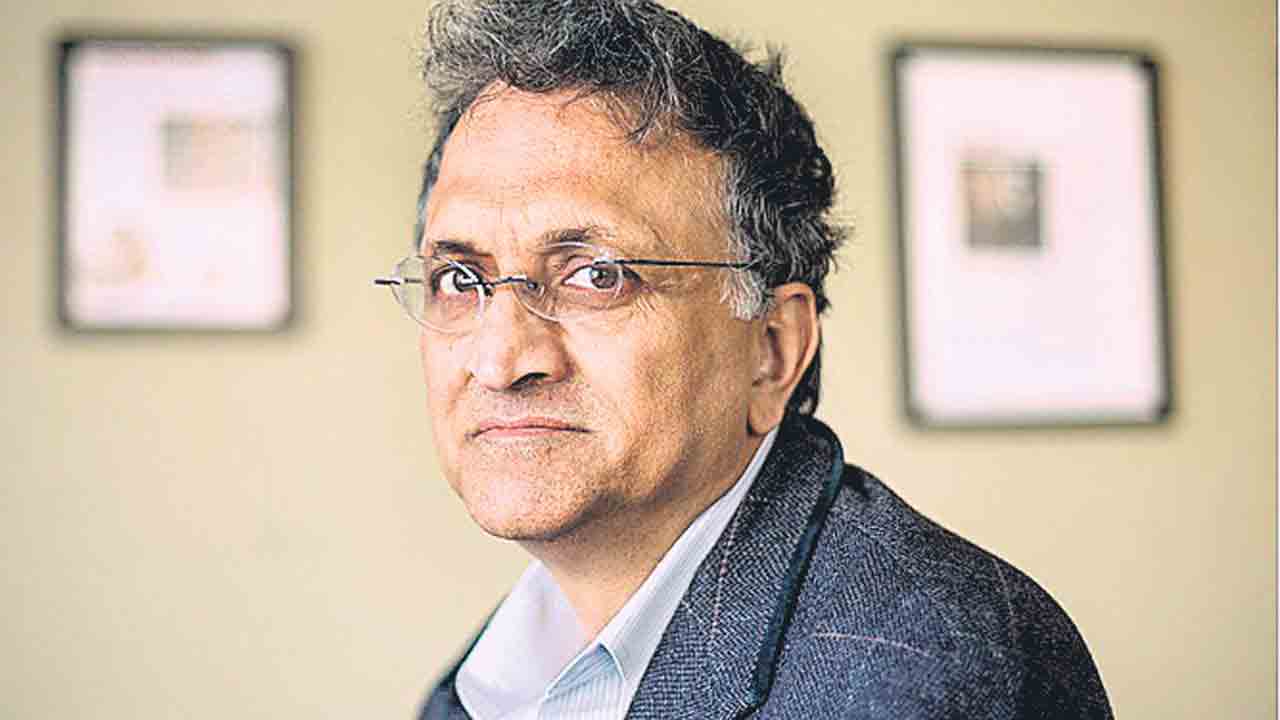 PM Modi | ప్రధాని మోదీ పిరికివాడు: ప్రముఖ చరిత్రకారుడు రామచంద్రగుహ