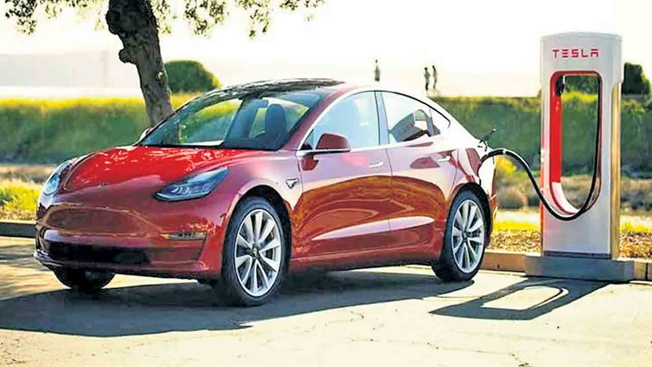 Tesla | తక్కువ ధరకే టెస్లా నుంచి లగ్జరీ కారు.. రేటు ఎంతంటే..
