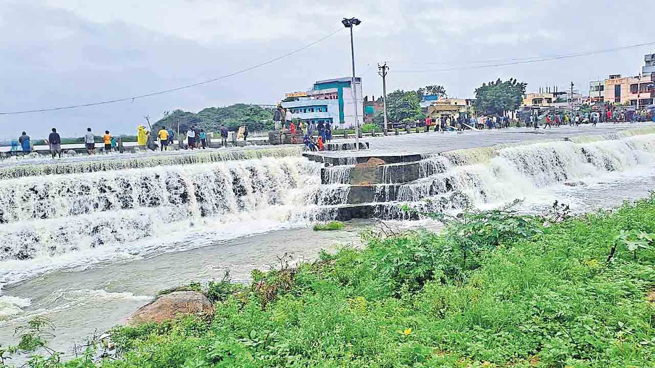 వదలని వాన