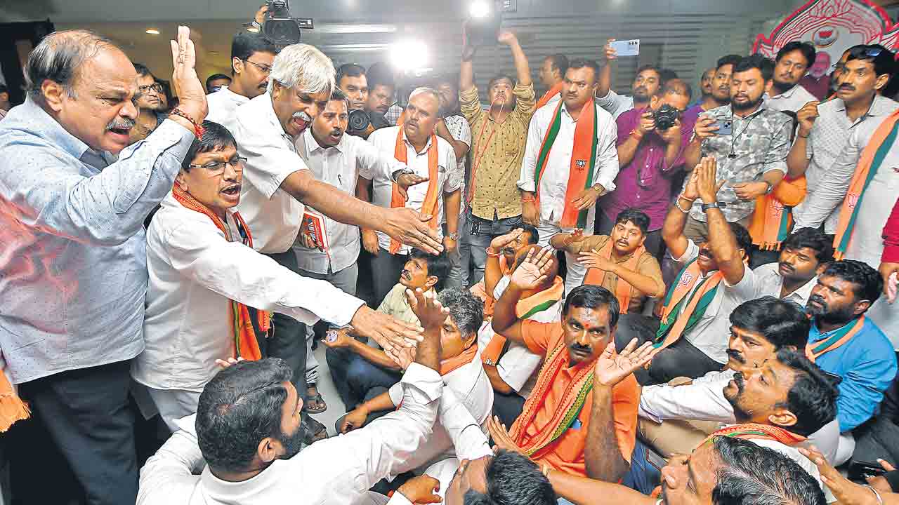 అర్వింద్‌తో నేతల అమీతుమీ