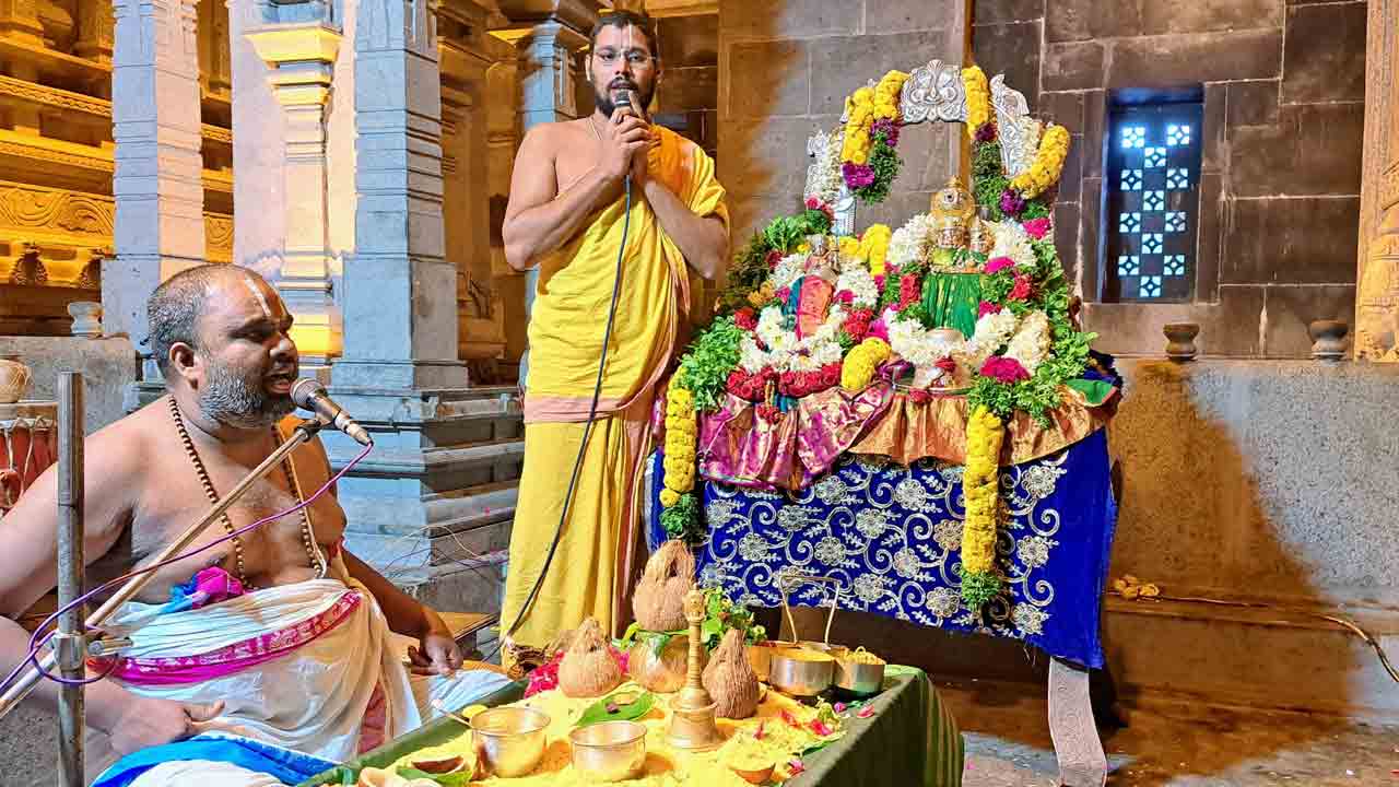 వైభవంగా లక్ష్మీనరసింహుడి వెండి మొక్కు జోడు సేవ