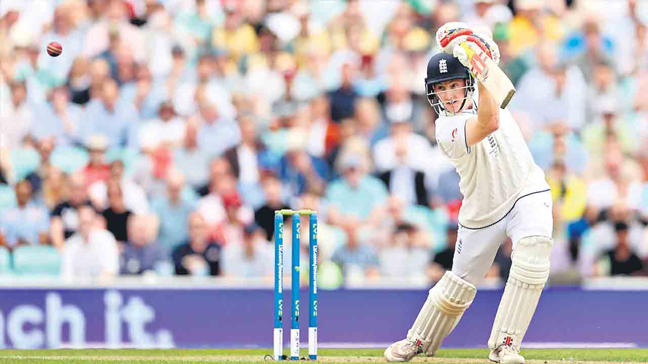 AUS vs ENG | ఆసిస్‌తో ఐదో టెస్టులో ఇంగ్లండ్‌ ఆలౌట్‌.. మ్యాచ్‌ గెలవాలంటే ఆస్ట్రేలియాకు ఎన్ని పరుగులు కావాలంటే..