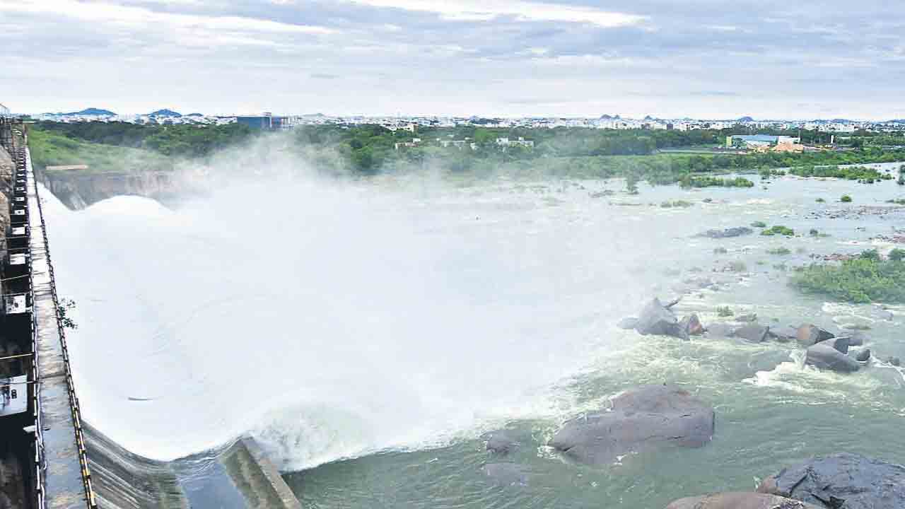 పోటెత్తిన వరద